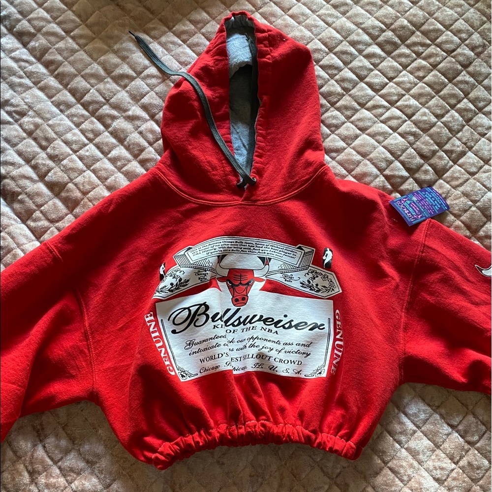 NWT Large Chicago bulls x Budweiser crop hoodie